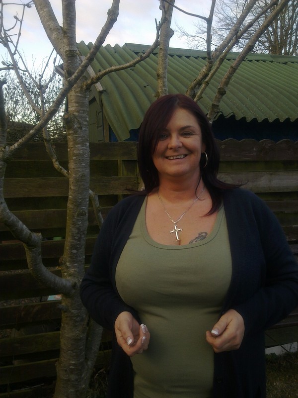 Busty Barmaid From Glasgow Is A Local Granny Looking For Casual