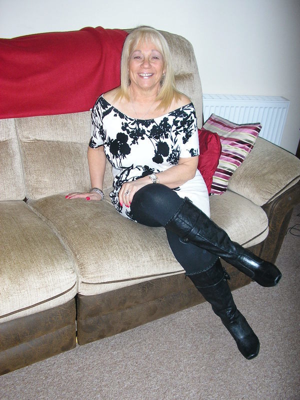 Ench4ntress 61 From Manchester Is A Local Milf Looking For A Sex Date 8358