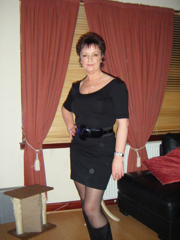 honey4uxxx, 56, from Edinburgh is a local granny looking for casual sex