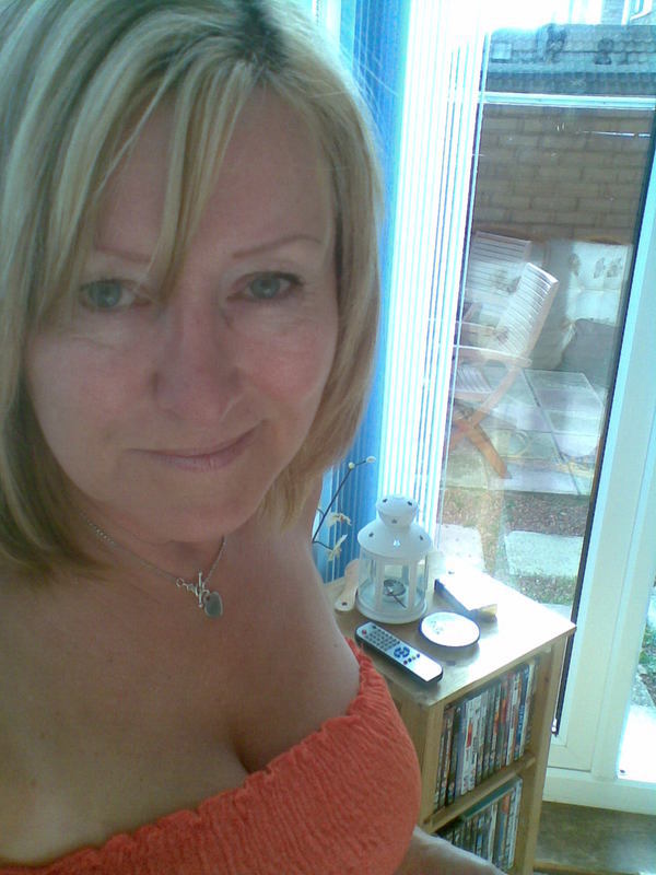 heavenlybabe2, 53, from Northampton is a local granny looking for