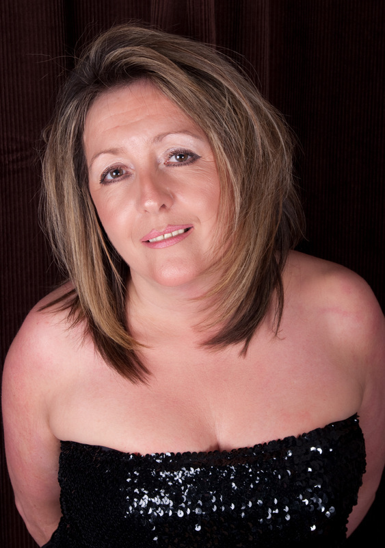 bossgirlsue, 49, from Warwick is a local granny looking for casual sex