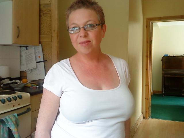 Lizzy From Sheffield Is A Local Granny Looking For Casual Sex